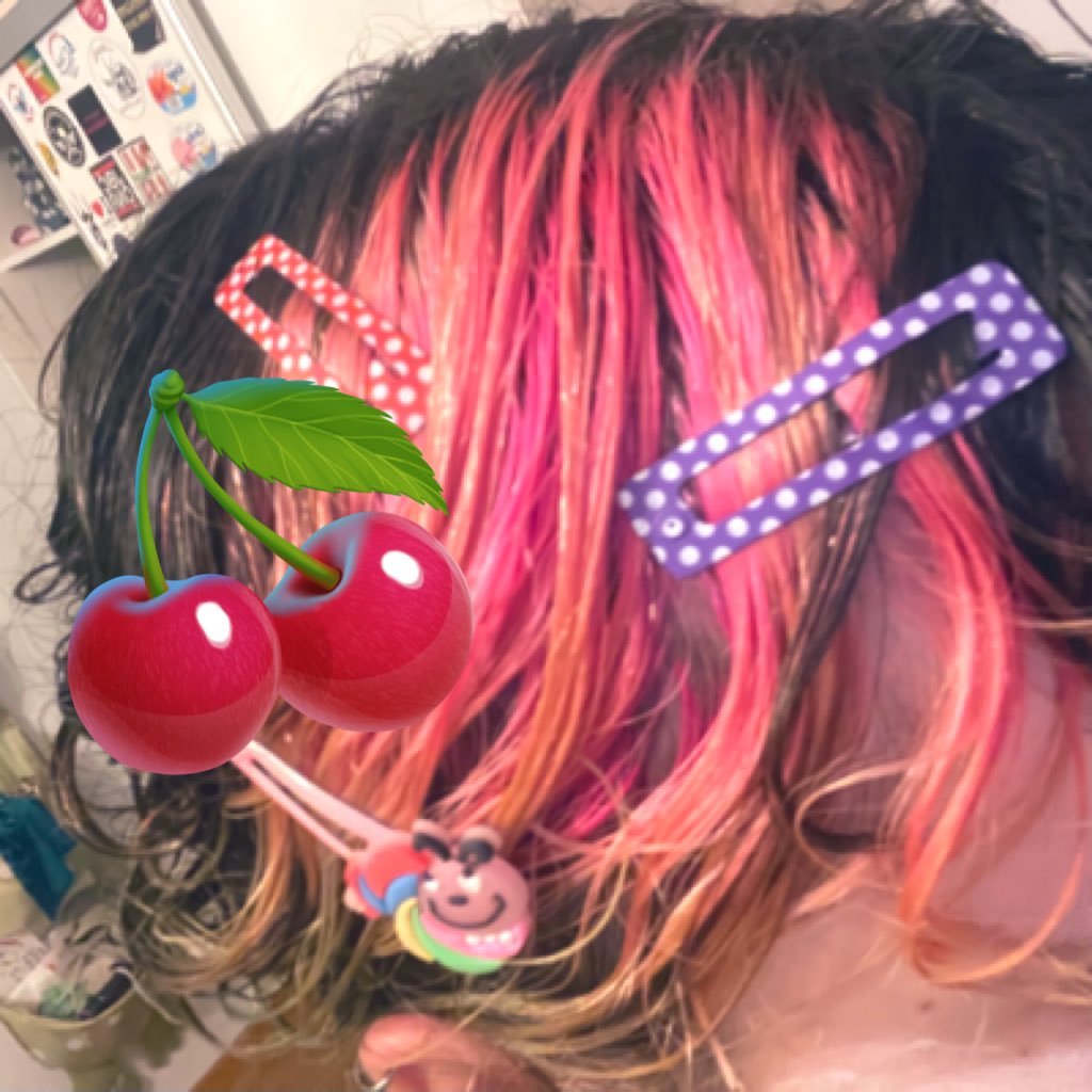 aplhit033's profile picture. she/her ❆*･゜ﾟ･*:.｡. .｡.  .:*･'*:.｡. 18 .｡.:*･゜ ･*❅