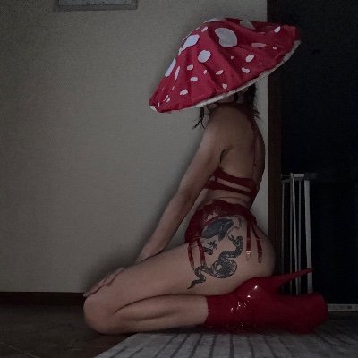 follow me for more exclusive content, videos and photos. Entertainer, Amateur Burlesque dancer. Beemit - AnaDevreux