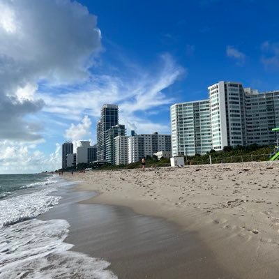 zrivass's profile picture. 🎀