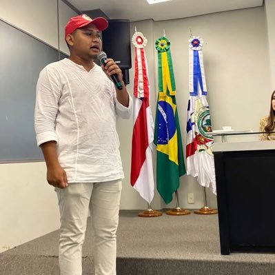 • 24 anos de sonho, de sangue e de América do Sul. Graduando de Economia| UNL 🖋️ Um aprendiz da vida!