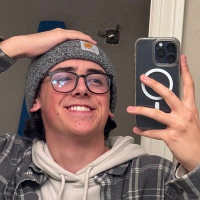 soy_bajo_'s profile picture. i work for the state department and i’m a homosexual