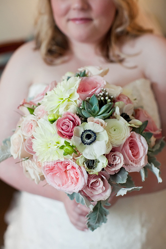 I'm a wedding & event florist, interior decorator & colour fanatic! I love sharing my passion for fabulous flowers & love of fresh design with others