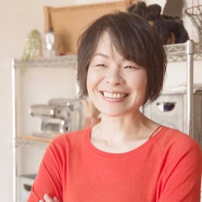 【関係性(つながり)とケア】を探究しています。個人や家族、地域の幸福や豊かさからwellbeingやホリスティックの領域まで。くらしの場の看護師をしたり、グリーンズの編集アシスタント、地域の保健室やボランティア活動も。エレカシとスカパラ好き。子育てほぼ終わり。興味関心は発酵と弔い。