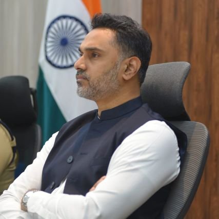 DapoliProj64703's profile picture. राज्यमंत्री मा. श्री. योगेशदादा रामदास कदम 
गृह , महसूल, ग्रामीण विकास व पंचायत राज, अन्न नागरी पुरवठा आणि ग्राहक संरक्षण अन्न व औषध प्रशासन विभाग राज्यमंत्री .