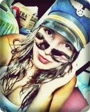 Ela gosta de funk, ela é da balada
Curte a night, ela é de beber
Dança com nóis, ela quer curtição ♪