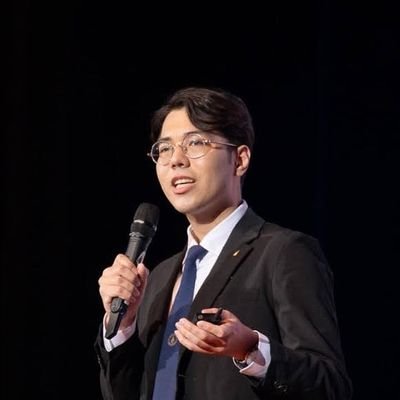 Former Student Association President and Student Council Speaker at Mahidol University. 🔬 Medical Technology Student at MU. 🏛️ Political Science Student at RU