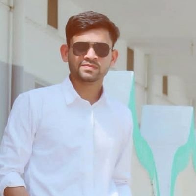 SurajKu68824365's profile picture. कल और आएंगे नगमों की खिलती कलियां चुनने वाले
.
मुझसे बेहतर कहने वाले, तुमसे बेहतर सुनने वाले।

 💙🌻