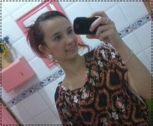 Os mesmos erros. as mesmas desculpas. A gnt acaba se apegando demais nas pessoas erradas :@ .. Solteira ;* http://t.co/nzXNsa3M2d
