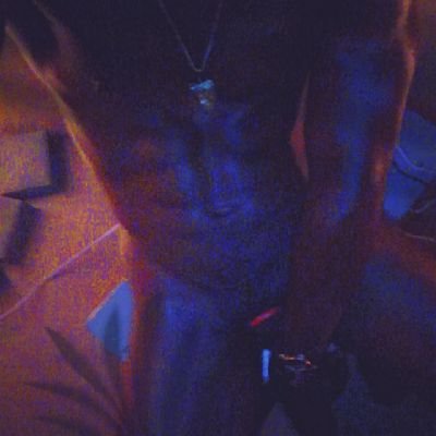 😎Just Chilled @ DL guy work from home. @ lil shy But not so Shy. Gay Guy Masc 4 Masc Hung 4 Hung, Cum Get You Some 😜😈 🔥Smoke & Stroke💨