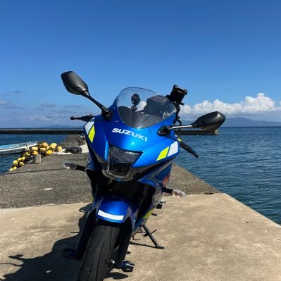 京都在住のギター弾き。エレキ、アコギともに好き。趣味はバイクとギター演奏、弾き語り。