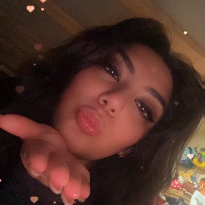 emonje11's profile picture. 🎶Why’re you so obsessed with me 🎶