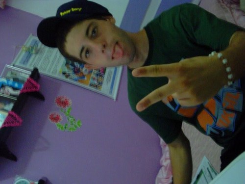 Sigo quem me seguir, e pra quem quiser meu msn ta aêe \Ó/ : msndodavis@hotmail.com
#Feliz&Ousado (8)