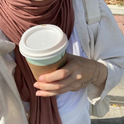 lostshisu's profile picture. hayatımı romantize etmeye çalışıyor ve bolca kitap okuyorum 📚🌼