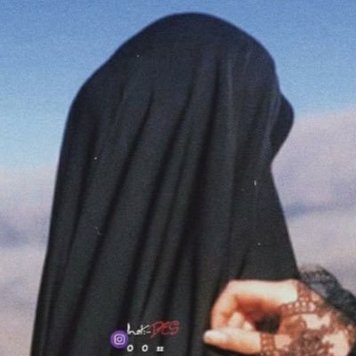 H0977417755749's profile picture. اشياءصغيره تفرحني وكلمات بسيطه ترضيني..هكذا أنا مازلت أعيش بقلب طفلة لاتكبر أبدًا…ملاحظه نصراويه مؤدبه💛💛💛