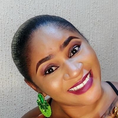 Content Writer. Here to make really great connections and land gigs. A lot of things no really concern me.