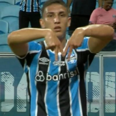 gremista, advogado e apreciador do futebol de Arthur Melo. La Pelota siempre al 10. Perfil criado pra falar de Grêmio