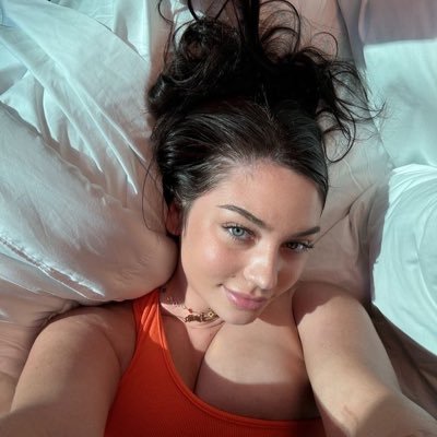 Lover of sunshine, good vibes and spontaneous adventures, pet lover
