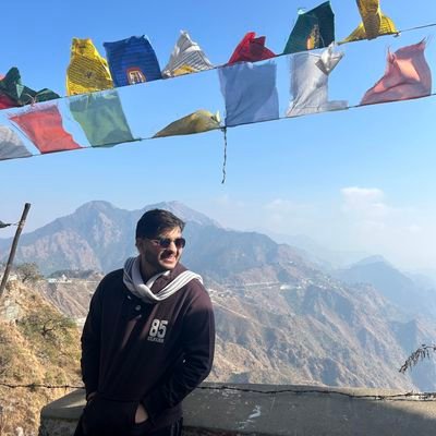 Swakji's profile picture. wanna be developer 🧑‍💻 •Super 30 @100xDevs
