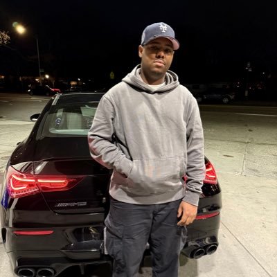 _kareems's profile picture. I’m into tech | Links below 👇🏽