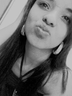 Prazer. A menina do sorriso sincero; da risada esquisitaa; dos sonhos impossiveis; da esperança interminavel; da insegurança constante; dos amigos perfeitos^^