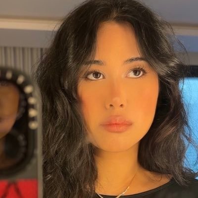 🐰22! i stream sometimes n i have a bf!!! @bastianbaloon