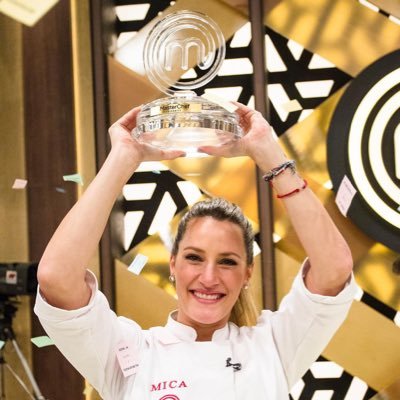 Apoyando a @MicaViciconte desde Uruguay💚
Peñarol 💛🖤