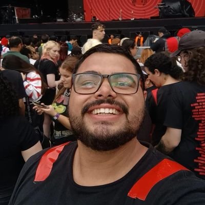 27 anos estudante de jornalismo, fã de luta falsa (wwe) e um gamer cansado