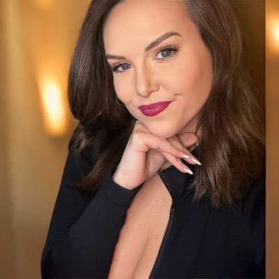 abyxoxo131's profile picture. busty && thirsty ;)