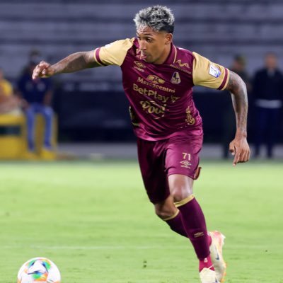 jugador de fútbol profesional https://t.co/Wvb7sQm5cE IG