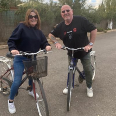 Irish born 🇮🇪 prev lived in https://t.co/u0CNNiovET lives in Spain 🇪🇸. Small business owner in Leeds. Brain tumour survivor🧠. Loves politics/debate. Dislikes idiots.