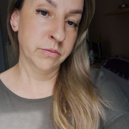 Izabela13031's profile picture. Do kraju tego, gdzie kruszynę chleba podnoszą z ziemi przez uszanowanie... Tęskno mi Panie.🇵🇱✝️♓🍀
#JestemProblememTuska
#PociągPrawych