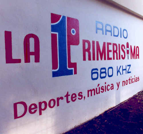 Radio La Primerísima, emisora propiedad de sus trabajadores (APRANIC), desde Managua, Nicaragua. Frecuencias en FM, 91.7 y 105.3. FB primerisima.nicaragua