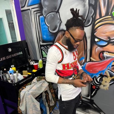 Humble Hustler 🅿️🙇🏾♂️💭 Lane Changer 🏁 Instagram: @PistolsNPradas