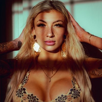 ✨ 24 | Chicago | Squirt Queen | 32DDD Tits | Only respond on OF | ✨ IG- itsshayspice