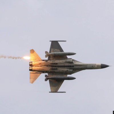 3anaitB's profile picture. 