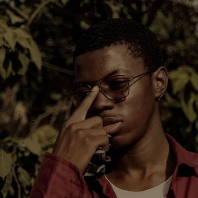 •|ENFP
•|Writer ✍🏾
•|Chaotic neutral 🌌
•|Book lover 📚
•|Photographer 📸