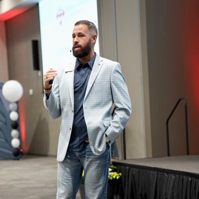 croberson27's profile picture. 🥎🐶 Jeep Life olllllllo