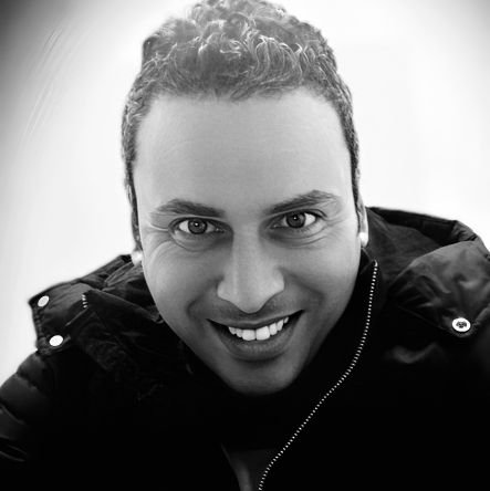 لقـد مـررناَ بـتجارب ، جـعلتناَ نبتسـم فـي أقصـى الظروف