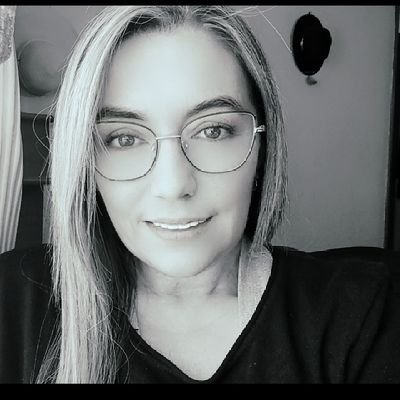 Ingeniera Industrial U.Distrital, era Doc universitaria, ahora pura oficina..candidata a magister (la tesis es el coco). Madre... soltera... medio enmarañada 🤦