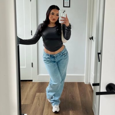 p1nkkfriday's profile picture. lucky libra 🍒