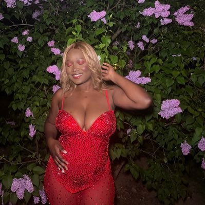 Bira_Bake's profile picture. Old fashioned and weird🤪🙇🏿‍♀️🧕🏿....#AlphaFemale #Aromantic #Sapiosexual #BlackExcellence 🧕🏿💅🏿🏳️‍🌈
