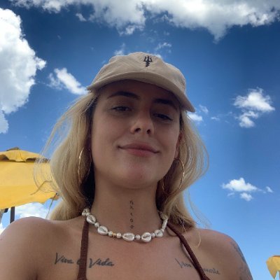 WV cutie with a wild side🌲
Sweet giggles, soft lips, and a teasing stare💫
DMs are open if you’re into a little fun📩