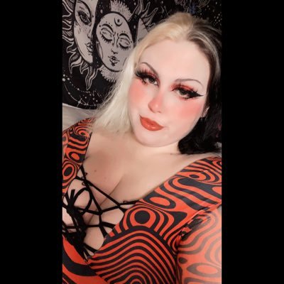 rxsehxrrxr's profile picture. your local goth gf • levi ackerman simp • headbanger • aries