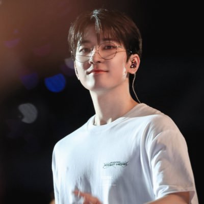 fkvluvsebongs's profile picture. ia (acad has been draining me fr)