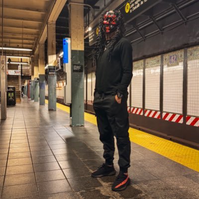 NSFW ❄️ • Bi 🥴 • Verse🔝• Sneaky Link Prince 😈 • Prince Of NY 👑 • Style Influencer • Brand Model • Entrepreneur • Content Creator 💰• 💍 Taken • 🇻🇮/🇻🇬