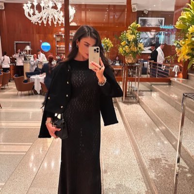 Am an honest and caring woman i came from richest billionaire family am an angel from god to help everyone in any kind of situation financially.