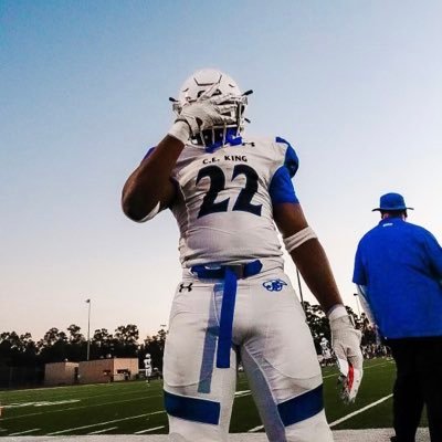 messiah__valid's profile picture. “27 HB/TE @CEKing_football | 5’10 190 | #30