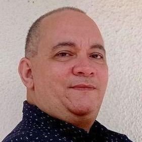 ✏️ Escritor 🇻🇪
👓 Editor en @Letralia
🔎 Corrector en @CorreccionT
📔 Autor de “Uno o dos de tus gestos” https://t.co/Ytk3GLf9Ge
