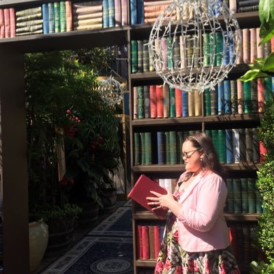 Weaver of stories & souls • librarian • Round Table mentee 2025 • she/her