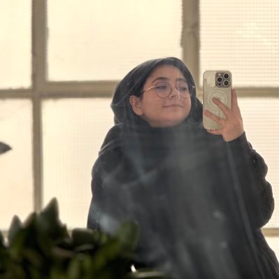 می‌خواستم راه بادیه در پیش بگیرم تا به از نشسته‌های باطل باشم، پام پیچ خورد نشستم.